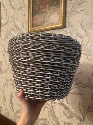 Кашпо из искусственного ротанга