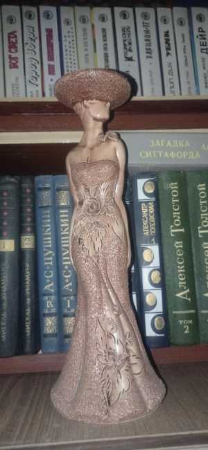 Подсвечник девушка в шляпе