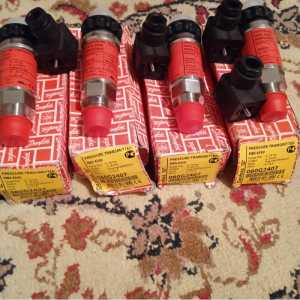 Датчик давления Danfoss 060G2407 новые 4шт