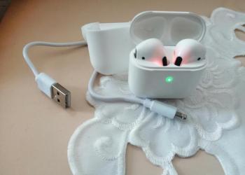 AirPods pro 4 mini
