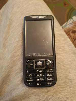 Телефон кнопочный Nokia с телевизором.