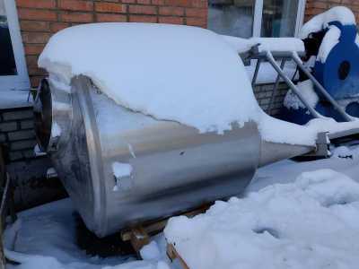 Ёмкость из нержавейки с рубашкой на ножках 700 л