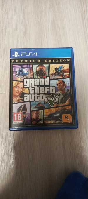 Диск GTA5 на PlayStation 4