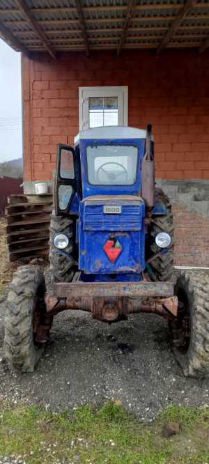 Продам трактор