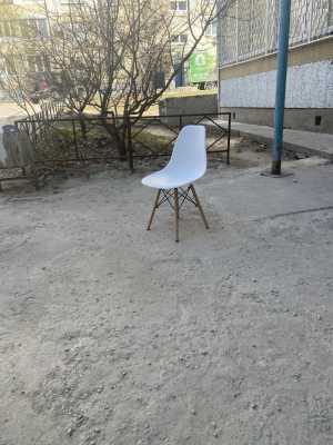 Стулья.