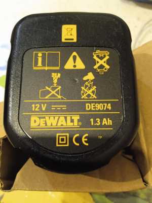 Аккумулятор от шуруповерта DeWalt
