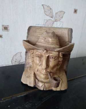 Бюст из дерева