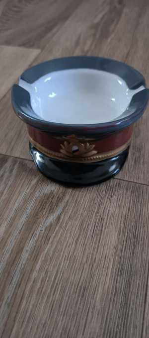 Пепельница военная фуражка, фарфор.