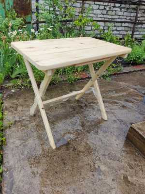 Продаю стол,лавки, табуретки.