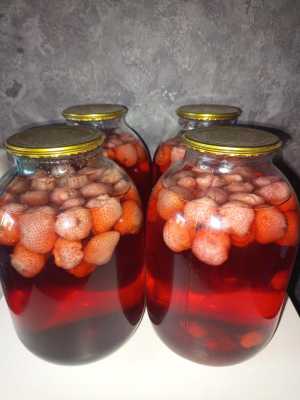Консервация из свежей клубники