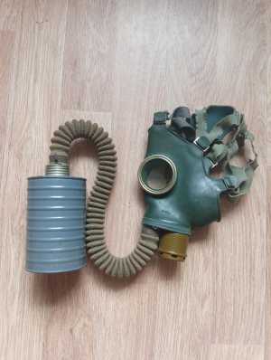 Продам три противогаза.