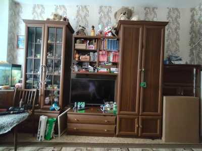 Отдам стенку на дачу.