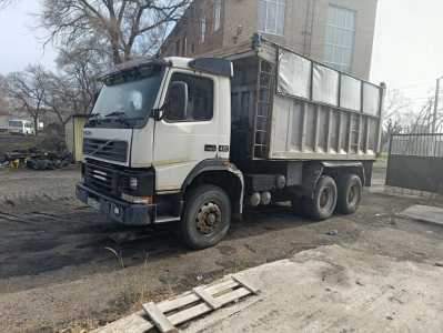 Самосвал Вольво фм12