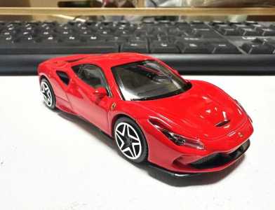 Модель Bburago 1:43 Ferrari F8 Tributo