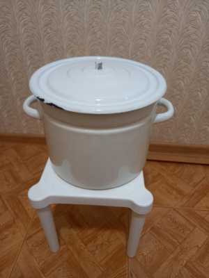 Кастрюля эмалированная