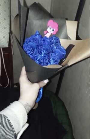 Розы из атласных лент