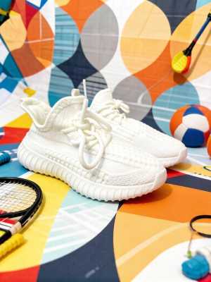 ����� ������� ��������� � ����� Adidas Yeezy