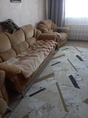 Мягкий диван, 2 кресла.