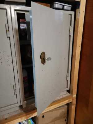 Продам сейф
