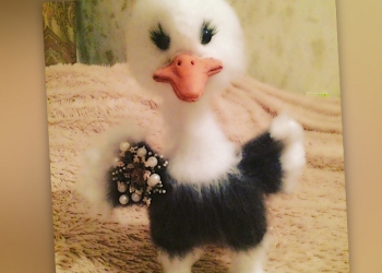 Вязаная игрушка Лебедь