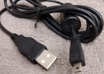 Шнур USB.