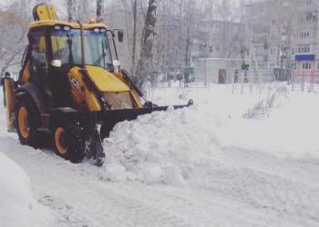 Уборка снега трактором